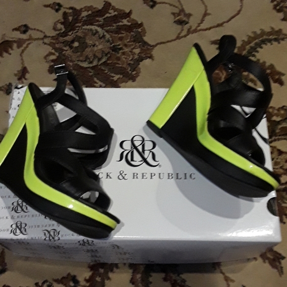 Rock & Republic 5" wedge shoe - Picture 2 of 4